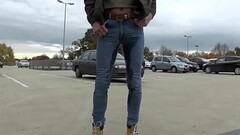 Auf dem Parkplatz in die Jeans gepisst Thumb