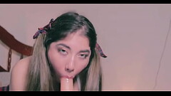 Een rubberen lul zuigen en toen g ik de lul van mijn vriend Thumb