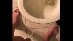 Taking a piss/ meando Thumb