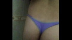 Paja con la tanga puesta y oliendo la calza sucia de m&iacute_ se&ntilde_ora Thumb