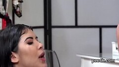 Attractive beauty gets her narrow twat entire of warm pee and splatters Thumb