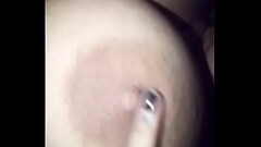 Jugando con mis ricas tetas, son ricas?? Thumb