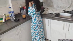 Mi Hijastra Hermosa con Vestido Azul Cocinando Es Mi Esclava Sexual Cuando su Mama no Esta en Casa Thumb