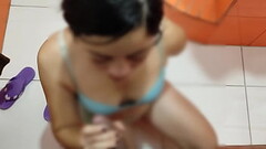 LATINA hermosa quiere que la FOLLE mientras la ayudo a ba&ntilde_arse cuando estamos solos en casa,  Thumb
