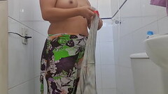 Desi village tomando banho quente pela primeira vez  a espera de seu amo Thumb