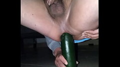 Metida de pepino en el culo Thumb