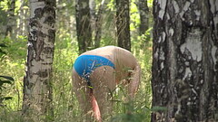 Voyeur watches a milf in early pregnancy outdoors as she walks in the woods and undresses Amateur pe Thumb