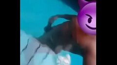 Neg&atilde_o pelado na piscina Thumb