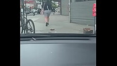 Un rico culo en la calle Thumb