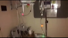 Voy a visitar a mi prima al hospital y termina peg&aacute_ndome una mamada de verga y se traga mi le Thumb