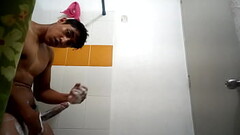 Masturb&aacute_ndome en el ba&ntilde_o Thumb