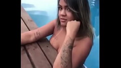 Essa princesa ama da uma foda na piscina Thumb