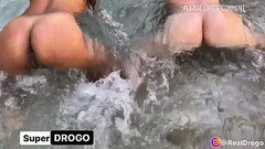 Chicas Latinas Tijeras en el Rio Thumb