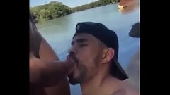 Hetero se la deja chupar por su amigo Thumb