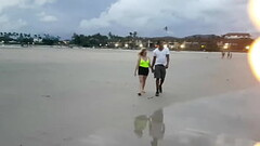 Paty Bumbum encontra gringo dotado e loira na praia e leva para casa do El Toro de Oro para fuder .  Thumb
