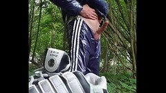wichsen und sniffen im Wald Thumb