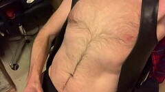 Lenny52... un Boss tr&egrave_s pute osant la masturbation et les cams de sexe ! Thumb