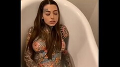 Joven 18yo se pajea en la ducha Thumb