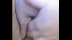 Gulosa safada a brincar com a cona Thumb