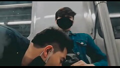 Chico t&iacute_mido acepta grabarse conmigo mientras lo pajeo y se la chupo en el metro Thumb