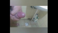 Le dediqu&eacute_ una pajita a mi ex en la ducha Thumb