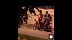 pequena  bunda grande dano a bocetinha na rua com as amigas no boquete Thumb