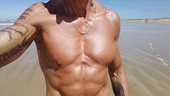 exhib et pipi sur une plage naturiste Thumb