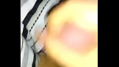 Batendo uma bronha na cama Thumb