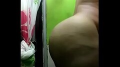 Madura moviendo grandes nalgas Thumb
