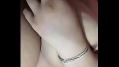 Mi prima me manda un video tocando sus pechos Thumb