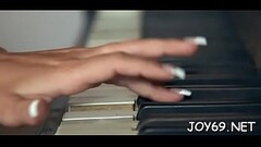Girl Miela is doing everything to make herself cum Thumb