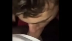 Chico joven mamando polla Thumb