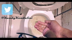 Una meada por la ma&ntilde_ana. The first piss at the morning. Thumb