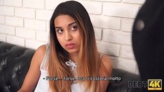 DEBT4k. La brillante Roxy Lips ha soddisfatto l'_uomo che &egrave_ venuto per i debiti Thumb