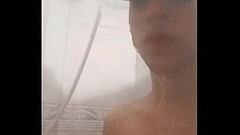 NOVINHO TOMANDO BANHO DE BON&Eacute_ Thumb