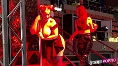 Chica gorda del publico en escenario le ponen cera Thumb