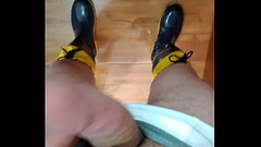 Safado rola grossa na punha e galochas Thumb
