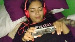 I have sex with a girl who likes to watch porn while being penetrated. Thumb