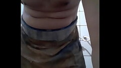 Eu dan&ccedil_ando e exibindo minha bunda no banheiro Thumb