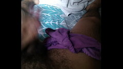 Me masturbo con las panties usada de mi suegra en su cuarto Thumb