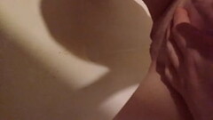 Pissing in tub hot wet Thumb