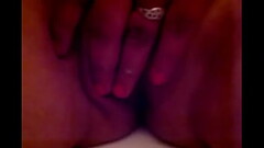 Mi novia se masturba con los dedos y me lo manda Thumb