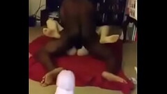 Esposo graba a su mujer cogiendo con un negro Thumb