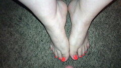 Mini Cumshot on hot sexy feet (Feet Cumshot) Thumb