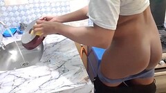 Nyumba Ya Malaya Tunakaa Uchi Tu, Matako Nje Thumb