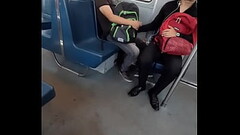 Agarrrandole la verga en el metro Thumb