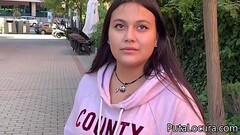 Una inocente jovencita se deja follar por dinero Thumb