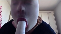Nylonface bl&auml_st fetten Dildo Thumb