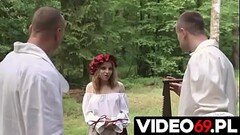 Polskie porno - Dw&oacute_ch silnych i wygłodniałych samc&oacute_w oraz jedna piękna młoda dziewczyn Thumb