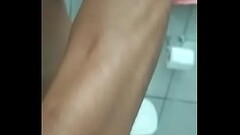 DOTADO BATENDO PUNHETA NO BANHEIRO Thumb